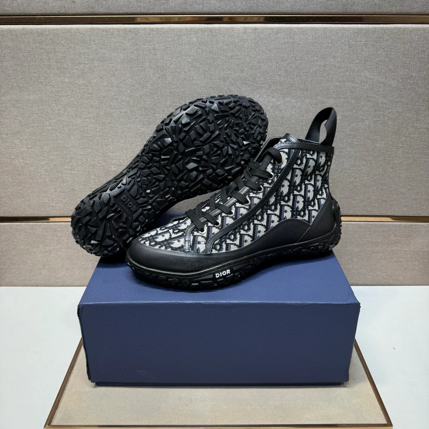 ⬛️Men's shoes 💰p460 [Dior～] Men's casual high-top shoes 2025z cabinet sales simultaneously 🔶Size: 39-44 #️⃣ 🔷2 colors🔜The upper is made of multi-material splicing➕Genuine leather lining, comfortable and breathable, sole: original comfortable and wear-resistant outsole, ⚠️Real shot📱Photographed🎬The real thing is better📢📢📢